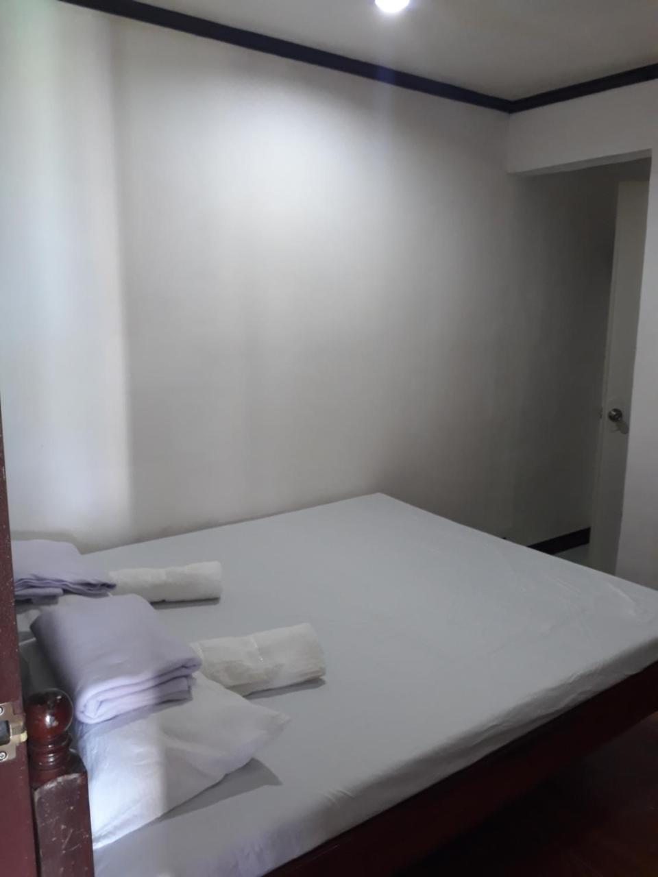 Adrian Travellers Inn Ель-Нідо Екстер'єр фото