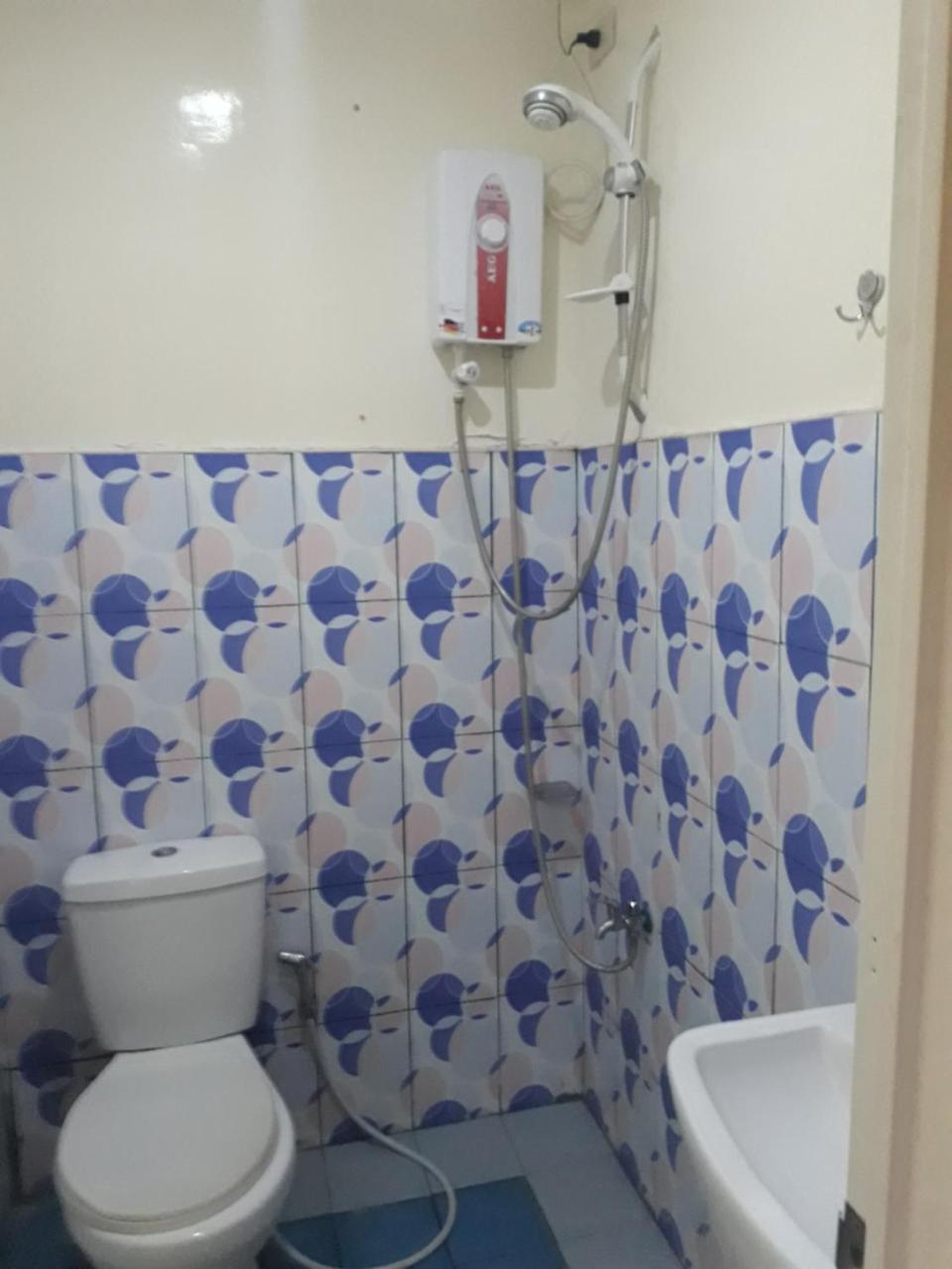Adrian Travellers Inn Ель-Нідо Екстер'єр фото